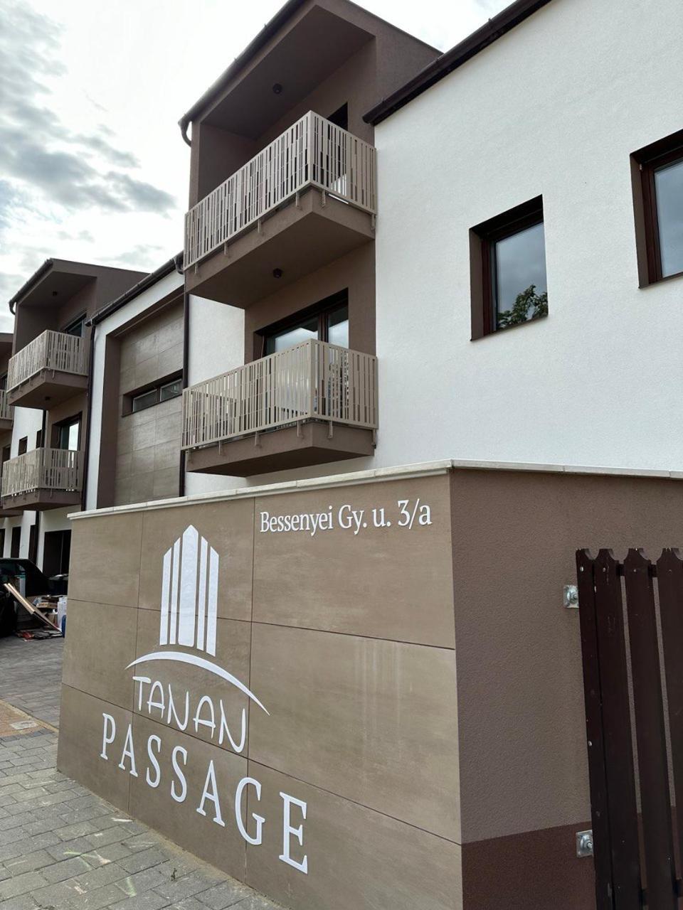 Secret Hideout Apartment Hajdúszoboszló Екстериор снимка